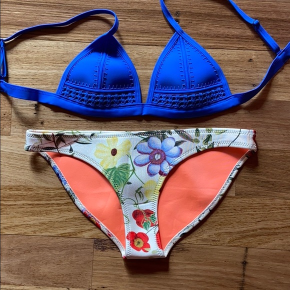 TRIANGL SWIMSUIT - Picture 1 of 4